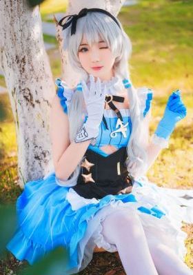 安琪拉翻白眼流眼泪流口水